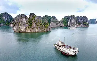 Vietnam bay boats